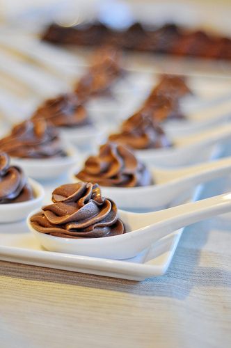 Chocolate Mousse Tasting Spoon Desserts, Appetizer Spoons Ideas, Appetizers Served On Spoons, Small Plate Desserts, Tasting Spoon Appetizers, Spoon Picture, Spoon Desserts, Serving Portions, Appetizer Spoons