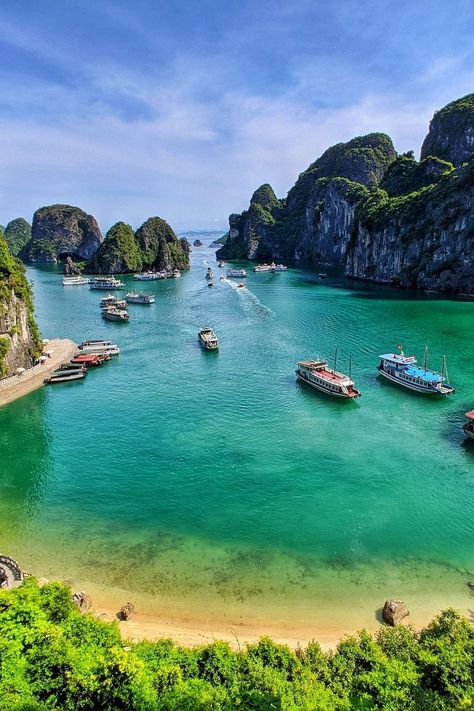 Asia Photography, Halong Bay Vietnam, Vietnam Itinerary, Beaches To Visit, Ha Long Bay, Destinations Travel, Travel Destinations Asia, Ha Long, Halong Bay