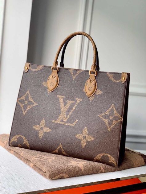 Alphabet Pendent, Paris Vision Board, Bags Classy, Leather Bag Women Handbags, 2022 Handbag, Lv Pochette Metis, Cheap Louis Vuitton Handbags, Lv Neverfull, New Jordans Shoes