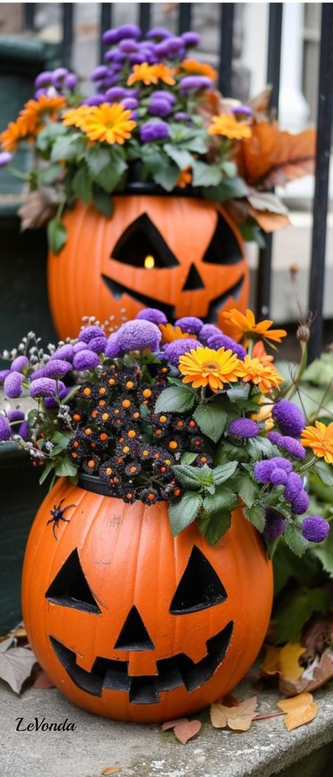 Halloween Planter Ideas, Planter Ideas Outdoor, Outside Planters, Wine Barrel Planter, Garden Planter Ideas, Wheelbarrow Planter, Gutter Garden, Halloween Outside, Porch Planters