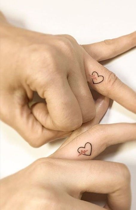 Finger Tattoos For Couples, Small Couple Tattoos, Cute Couple Tattoos, Small Finger Tattoos, Finger Tattoo For Women, Couples Tattoo Designs, Shape Tattoo, Heart Tattoos, Inspiration Tattoos