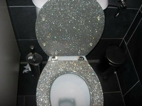 OH. MY. GOD. Sparkle toilet. I think one of my nieces would love to have this in a bathroom in her house!! Glitter Toilet Seat, My New Room, My Dream Home, Future House, Bathroom Decor, Home Diy, Sweet Home, Dream House, New Homes