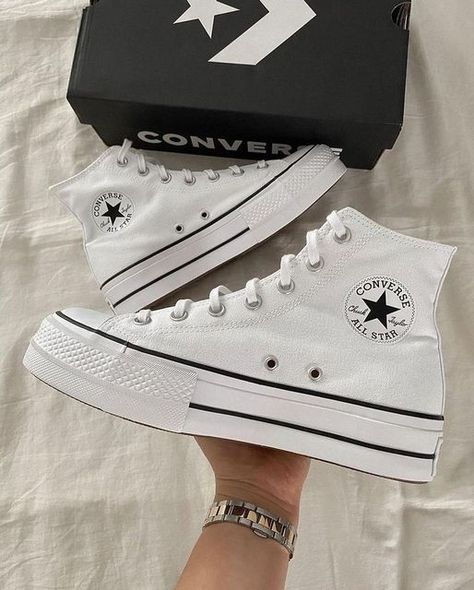 White All Star Converse Outfit, White Converse Aesthetic, All Star Converse Outfit, Quinceanera Shoes, White Converse Shoes, Converse All Star White, Cute Converse, White Nike Shoes, Pretty Shoes Sneakers