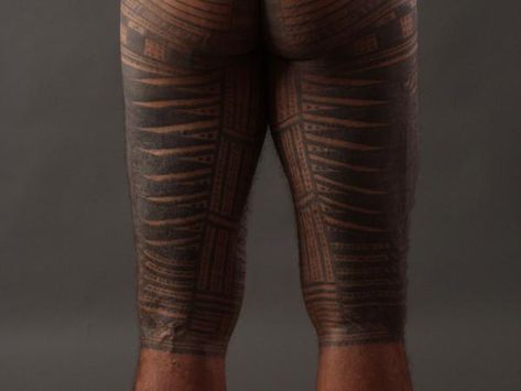 Tatuajes Samoanos y sus significados - FOTOS Y DISEÑOS Samoan Tattoos, Samoan Designs, Tattoos And Their Meanings, Marquesan Tattoos, Samoan Tattoo, Facial Tattoos, American Tattoos, Full Sleeve Tattoos, Wooden Comb