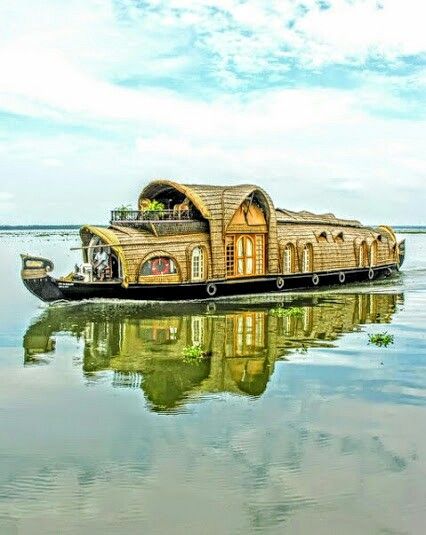 Houseboat Living, Floating Boat, Trip To India, Navi A Vela, Boat Projects, Cool Boats, Floating House, Yacht Boat, Kerala India