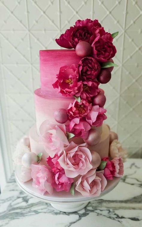 Viva Magenta Wedding, Buffet Dessert, Celebrity Event, Magenta Wedding, Hot Pink Weddings, Plum Wedding, Top Wedding Trends, Pink Wedding Cake, Pantone Color Of The Year