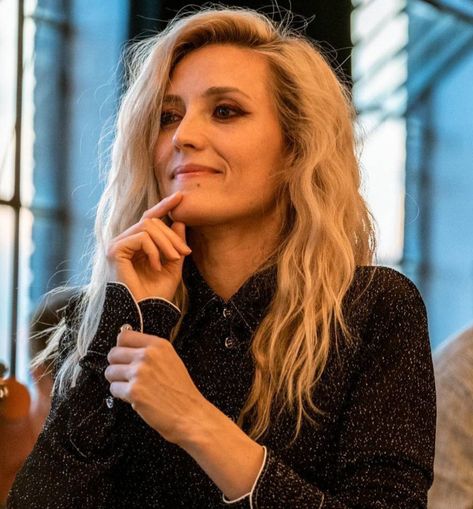 Delphine Cormier, Evelyne Brochu, Comfort People, Orphan Black, Beautiful People, My Girl, Dreadlocks, Actresses, Couple Photos