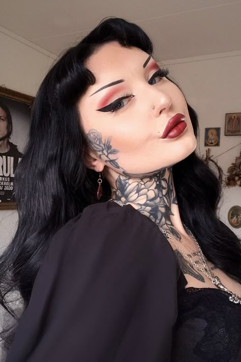 Maquillage Pin Up, Goth Eyeliner, Maquillage Goth, Eyeliner Ideas, Alt Makeup, Dope Makeup, Alternative Makeup, Goth Beauty, Romantic Goth