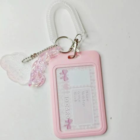 porta tarjetas ദ്ദി(˵ •̀ ᴗ - ˵ ) ✧ $75 disponibles (4) Photocard Holder Keychain, Mini Plushies, Card Holder Keychain, Photo Card Holder, Student Id, Photocard Holder, Pink Kawaii, Bus Card, Dark Moon