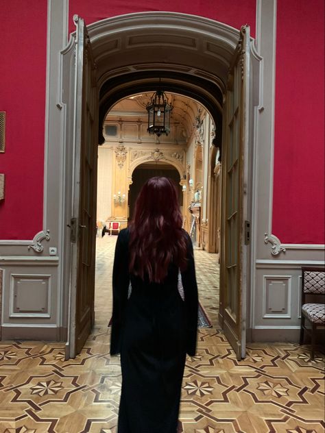 Red hair girl dark red cherry red hair instagram inspiration Pinterest outhit classic Lana del Rey vibe Lviv Dark Red Girl Aesthetic, Dark Red Hair Aesthetic, Red Hair Instagram, Dark Academia Girl, Dark Red Cherry, Red Hair Model, Vintage Vampire, Red Hair Girl, Dark Luxury