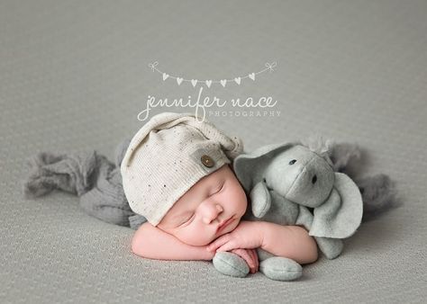 Newborn Picture Ideas, Box Pictures, Baby Boy Newborn Pictures, Baby Boy Newborn Photography, Foto Newborn, Newborn Photography Boy, Newborn Ideas, Newborn Photography Ideas, Newborn Photography Poses