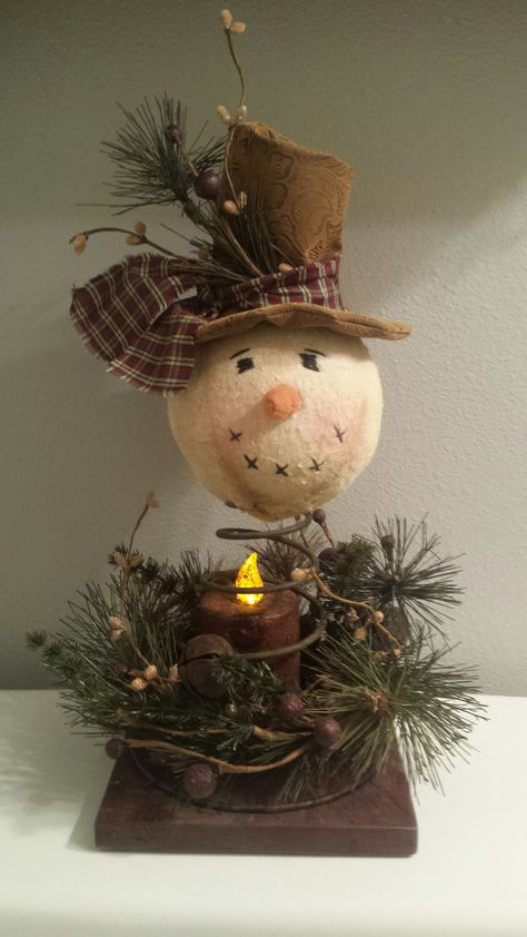 PrimDaisy Creations bedspring snowman. Website on Facebook. Christmas Bed Spring Ideas, Bed Spring Ideas Projects, Bed Spring Christmas Crafts, Bed Springs Crafts, Bed Spring Snowman, Old Bed Springs Ideas Repurposed, Bedsprings Repurposed, Bedsprings Crafts, Bedspring Snowman