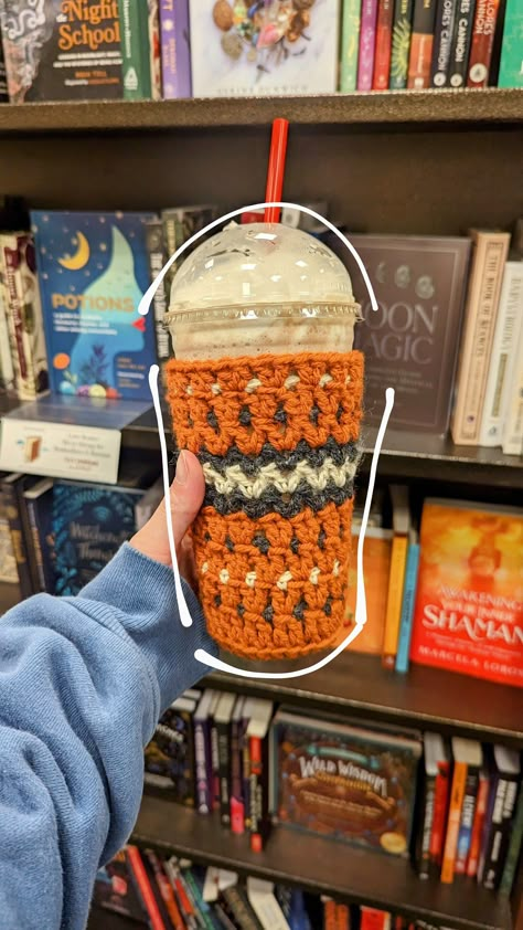 Super cute Halloween drink sleeve or coozie with a bottom! Great to keep drinks cool and prevent them from dripping condensation all over. Also fits hot cups and is a cozy way to keep your hands warm. Pictured here on a 24oz/large cold coffee. Fits standard medium & large cups.  DM me if you need one taller or shorter. Also ask me about color options! Made to order so please allow 3-7 days to ship. #coffee #coozie #cozy #crochet #sleeve accessories handmade crochet dorm university back to school Crochet Coffee Holder, Cute Fall Crochet Ideas, Crochet Gadgets, Crochet Fall Projects, Crocheted Patterns, Fall Crochet Aesthetic, Crochet Ideas Fall, Autumn Crochet Projects, Cup Cozy Crochet