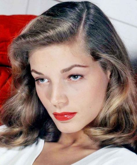 Top Ten Most Beautiful 1940s Women - Lauren Bacall Movie Star Hairstyles, 1940s Actresses, 40s Hairstyles, Brunette Actresses, 1940s Women, 1940s Hairstyles, Brunette Models, Lauren Bacall, Blonde Hair Blue Eyes