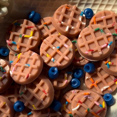 Melts Recipes, Food Wax Melts, Wax Melts Recipes, Wax Melts Packaging, Pumpkin Spice Waffles, Blueberry Waffles, Homemade Scented Candles, Bakery Food, Candle Making Wax