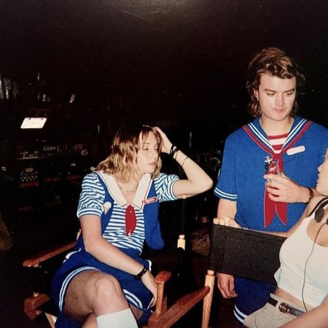 joe keery and maya hawke steve harrington and robin buckley stobin st3 bts stranger things 3 behind the scenes Maika Monroe, Joe Kerry, Robin Buckley, St Cast, Stranger Things Season 3, Stranger Things 3, Maya Hawke, Stranger Things Steve, Stranger Things Actors