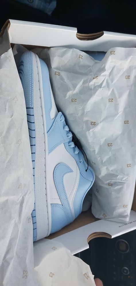 Ice Blue Jordans, Jordans Aesthetic, Jordan 1 Lows, Nike Converse, Ootd Women, Blue Jordans, All Nike Shoes, Cute Nike Shoes, Shoe Inspo