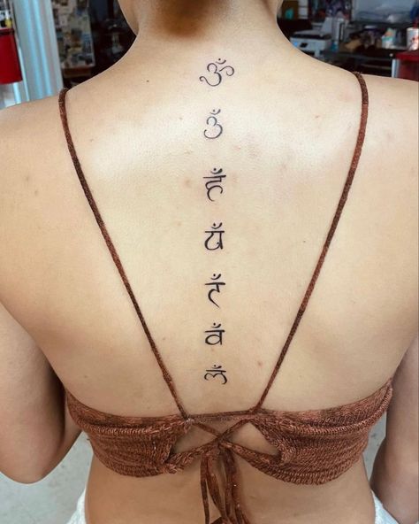 Chakras Back Tattoo, June Tattoos, Chakra Tattoos, Chakras Tattoo, Indian Eye Makeup, Beautiful Spine Tattoos, Small Feminine Tattoos, Ethnic Tattoo, Spine Tattoo Ideas