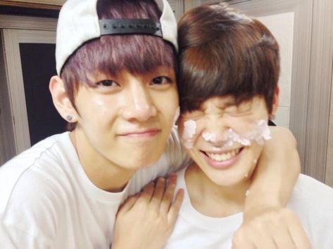 Bts Vmin, Hoseok Bts, Pre Debut, Bulletproof Boy Scouts, Vixx, Bts Bangtan Boy, Bts Pictures, Bts V, Bts Taehyung