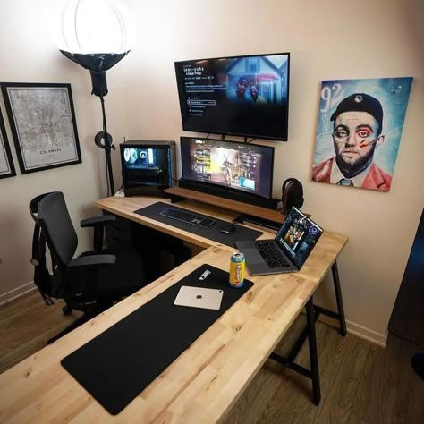 L Shaped Desk Gaming Setup, Gaming Pc Desk Setup, Workstation Setup, Desk Setup Ideas, Workspace Desk, Dream Setup, Computer Desk Setup, Desk Layout, Desk Inspiration