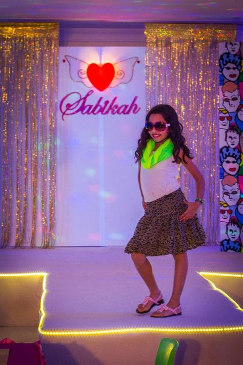 Skittles Party, Fashion Show Birthday Party, Neon Drink, Cute Mirrors, Mirrors With Lights, Show Invitation, Fashion Birthday Party, Model Party, Fashion Show Party