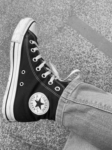 Skater Fits, Knee High Converse, Cool Converse, Manga Cute, Star Pictures, Converse Sneakers, Teenage Fashion Outfits, Converse All Star, Chuck Taylor Sneakers