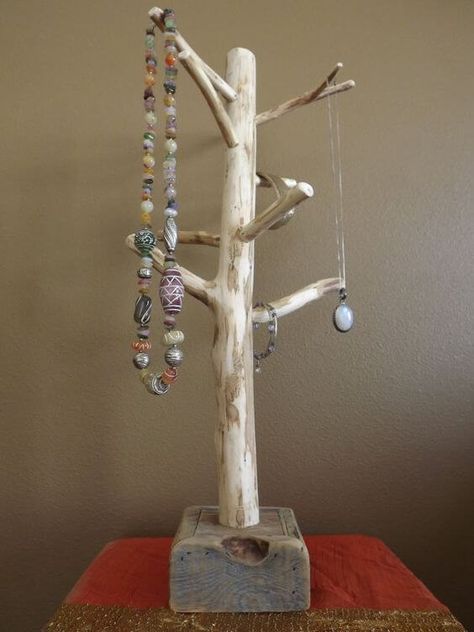 28 Creative And Unique DIY Jewelry Storage Ideas - 226 Rustic Necklace Display, Driftwood Necklace Display, Diy Wooden Jewelry, Cedar Jewelry, Diy Jewelry Hanger, Jewelry Tree Diy, Jewelry Tree Display, Wine Cork Jewelry, Display Tree