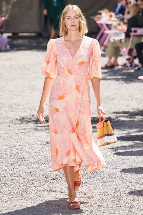 Kate Spade Spring, Summer Wrap Dress, New York Spring, Kate Spade Dress, Resort 2020, Kate Spade Dresses, Vintage Couture, 2020 Fashion, Fashion 2020