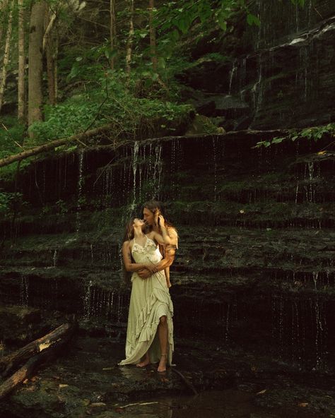 Crazy Engagement Photos, River Couples Photoshoot, River Couple Photoshoot, Waterfall Couple Photoshoot, Cinematic Engagement Photos, Pond Photoshoot, Engagement Photos In Water, Couple Waterfall, Waterfall Engagement Pictures