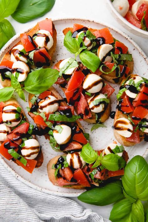 Bruschetta with Mozzarella - Veronika's Kitchen Bruschetta With Mozzarella, How To Make Bruschetta, Tomato Mozzarella Basil, Balsamic Drizzle, Homemade Guacamole Recipe, Toasted Baguette, Mozzarella Recipes, Tomato Bruschetta, Food Receipt