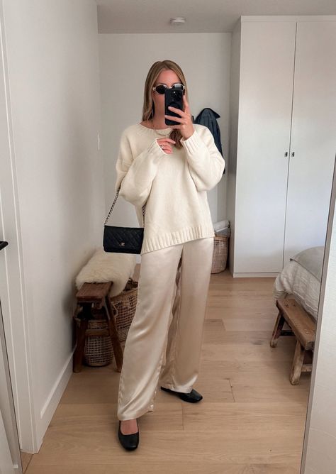 Casual Silk Pants Outfit, Satin Trousers Outfit Winter, Silk Pants Outfit Fall, Cream Satin Trousers Outfit, Satin Pants Winter Outfit, Satin Pants Holiday Outfit, Silk Pants Outfit Winter, Silk Brown Pants Outfit, Satin Pants Outfit Work