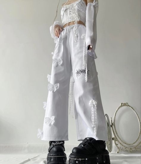 All White Fashion Outfits, White Emo Outfit, White Punk Outfits, White Alt Outfit, White Grunge Outfit, White Goth Outfit, Creepy Cute Fashion, Magic Clothes, White Pants Outfit