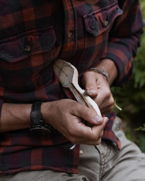 When chilling outside, carving wood is a great way to stay busy. Carving wood is very easy to get into with Morakniv knives. Turning simple wood into something beautiful. 🌿✨ Excited for a year of creativity and discovering new passions. 🎨🔪 ⁠ ⁠ #newbeginnings #woodcarving #moraknivmagic #woodworking #woodwork #craft #wood #carpentry #handmade #handcrafted #workshop #project #doityourself #tools #diyprojects Wittling Aesthetic, Wood Carving Photography, Woodcarver Aesthetic, Woodcarving Aesthetic, Woodworking Aesthetic, Learn How To Carve Wood, Scorpion Wood Carving, Stay Busy, Craft Wood