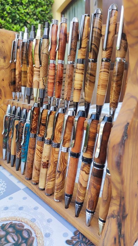 Lathe Woodworking Projects, Pen Ideas, Alcohol Dispenser, Pen Making, Woodworking Basics, Lathe Projects, Pen Turning, Wood Turning Projects, Wooden Gifts