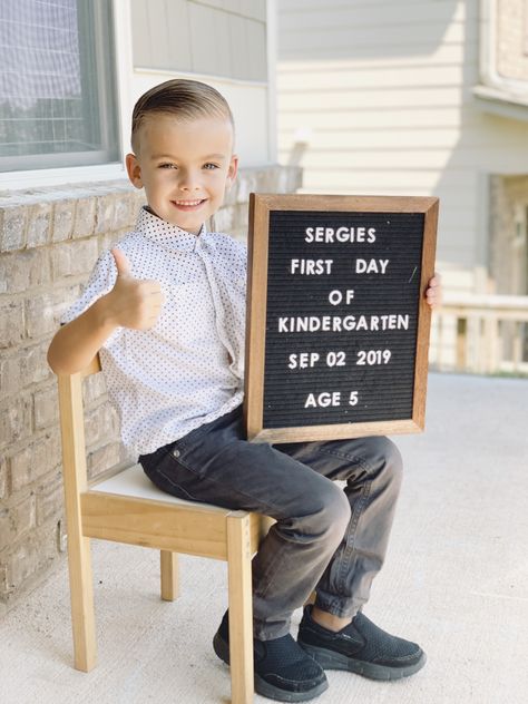 Letter board ideas First Day Letter Board, First Day Of Kindergarten Letter Board, First Day Of School Letter Board, Kindergarten Outfits, Toddler School Outfits, Monthly Baby Photos Boy, 1st Day Of School Pictures, Preschool Quotes, Letter Board Ideas