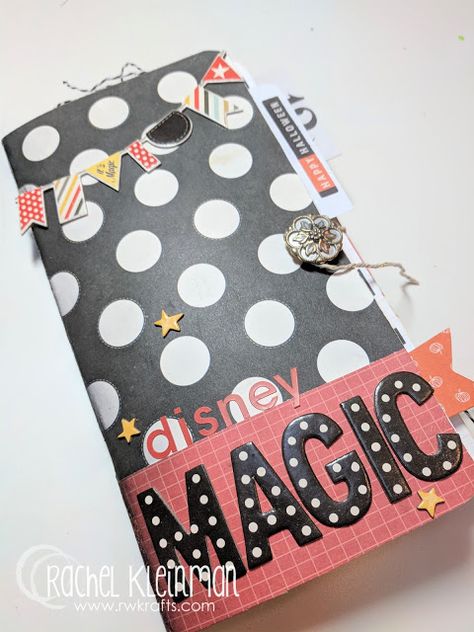 Travelers Notebook Layouts, Disney Junk Journal Ideas, Disney Junk Journal, Disney Travel Journal, Disney Mini Album, Diy Albums, Disney Journal, Cruise Scrapbook Pages, Disney Cruise Fish Extender