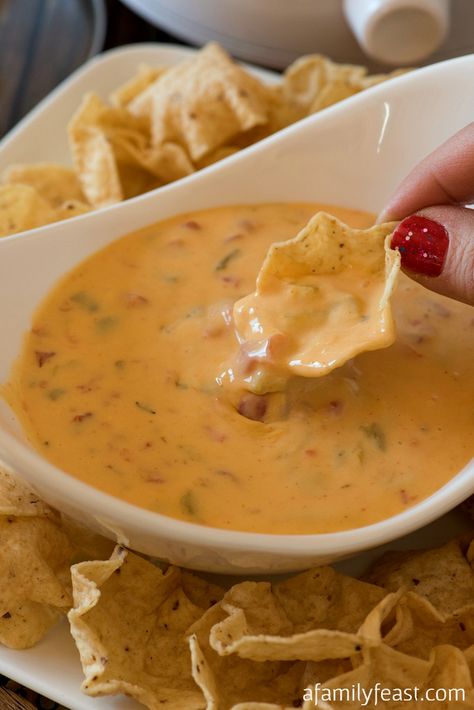 Chili Con Queso Recipe, Queso Recipe Easy, Chili Con Queso Dip, Queso Recipes, Con Queso Dip, Con Queso Recipe, Spicy Cheese Dip, Cheesy Chili, Queso Dip Recipes