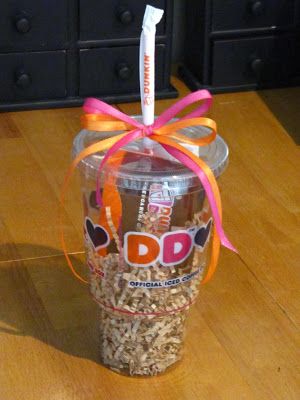 120-Creative-Ways-To-Give-Gift-Cards-And-Money-Smart-Fun-DIY #giftcardsideas #christmasideas Container Gifts, Dunkin Donuts Gift Card, Recycled Ideas, Gift Card Presentation, Grab Bag Gifts, Holiday Hand Towels, Donut Gifts, Cars Ideas, Secret Pal