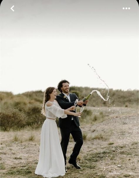 Elopement Champagne Pop, Sunny Wedding Photography, Champagne Spray Wedding Photo, Champagne Spray Photo, Champagne Elopement, Popping Champagne Pictures, Champagne Popping Pictures, Elopement Poses, Wedding Pictures Beach