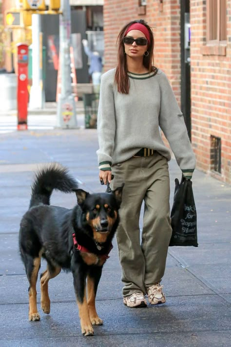 Emma Ratajkowski Street Style, Pragmatic Utopia, Emily Ratajkowski Style Street, Emrata Street Style, Emrata Style, Toy Goldendoodle, Emily Ratajkowski Outfits, Fav Outfit, Emily Ratajkowski Style