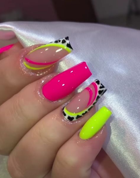 August Nail Designs 2023, Bright September Nails, Nail Art Designs Neon Colors, Classy Neon Nails, August Manicure Ideas, Cute Neon Nail Ideas, Crazy Nails Designs, Orange Nail Designs Summer, Nail Ideas Neon