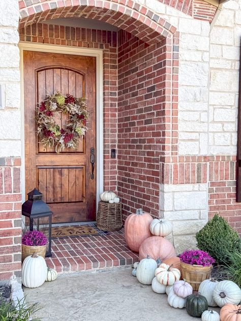 Decorating A Small Front Porch, Small Front Porch Fall Decor, Small Porch Decorating Ideas, Big Front Porches, Small Porch Decorating, Seasonal Decor Fall, Fall Front Porch Decor Ideas, Decorate For Fall, Small Front Porch