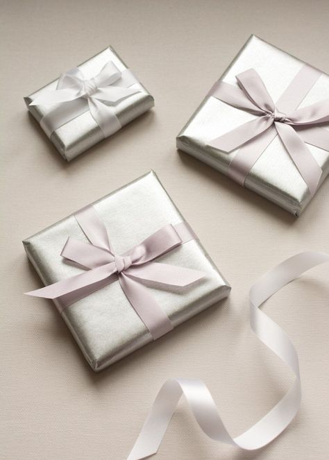 If you're looking for beautiful and unique gift wrapping ideas, you'll love our selection! We have a variety of wrapping paper, bows, and boxes to choose from, and we're sure that we can find the perfect gift for your loved ones. Png Pic, Photo Packaging, Chirstmas Decor, Silver Wrapping Paper, Wrapping Presents, Silver Gift Wrap, Unique Gift Wrapping, Presents For Women, Creative Gift Wrapping