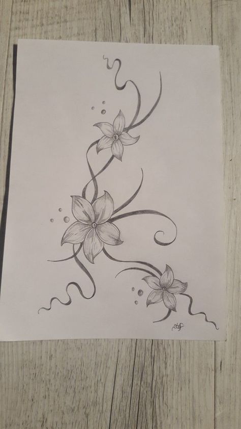 Butterfly And Rose Drawing, Chicano Butterfly, Chicano Art Easy, Simple Art Drawings, Hair Drawing Reference, Simple Drawing Ideas, Art Drawing Ideas, Easy Tattoo, Sketch Simple