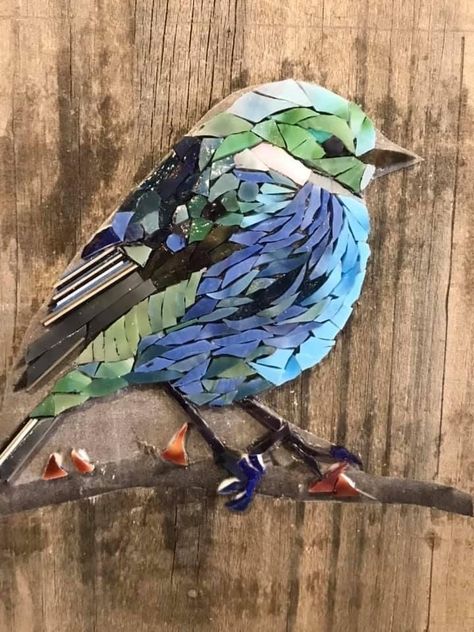 Mosaic Tile Art Bird, Bird Mosaic Art, Mosaic Art Ideas Easy, Garden Mosaic Projects, Bird Mosaics, Bird Mosaic, Stained Glass Mosaic Art, Mosaic Art Diy, Mosaic Rocks