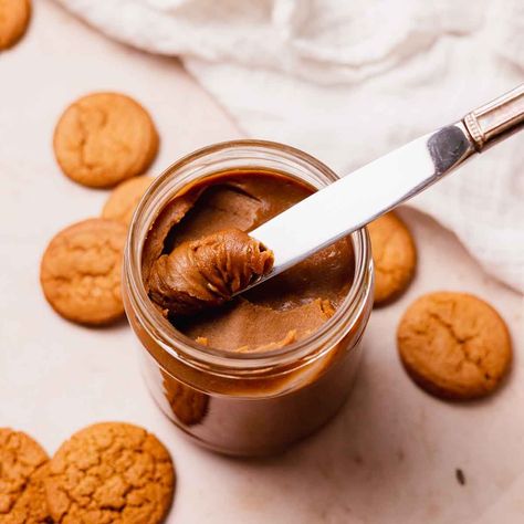 Homemade Cookie Butter Recipe Chai Cookie, Cookie Butter Recipe, Homemade Cookie Butter, Blueberry Cinnamon Rolls, Crunchy Chocolate Chip Cookies, Spiced Cookies, Vegetarian Sweets, Homemade Cookie, Ninja Coffee