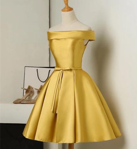 Short Satin, Short Formal Dress, Formal Dresses For Teens, Strapless Party Dress, Prom Dresses Yellow, Satin Homecoming Dress, Short Party Dress, Satin Short, Dress Simple