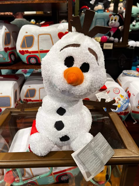 New Olaf Weighted Plush Available At Animal Kingdom! Weighted Plush, Disney Olaf, Disney Stuffed Animals, Disney Products, Disney Day, Disney Plush, Easy Doodle Art, Disney Addict, Fur Fabrics