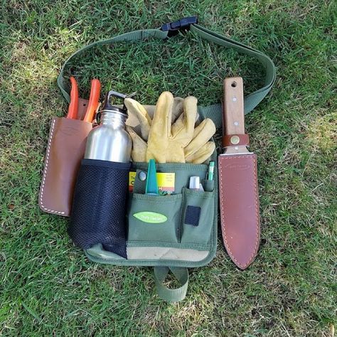 Truly Garden - Garden Tool Belt >>> You can get additional details at the image link.-It is an affiliate link to Amazon. Garden Belt, Garden Tool Belt, Sustainable Farm, Permaculture Garden, Garden Tool Bag, Garden Apron, Foliar Spray, Permaculture Gardening, Farm Tools