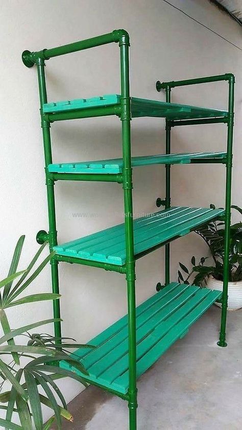 Pvc Pipe Furniture, Pvc Furniture, Koti Diy, Pvc Pipe Crafts, Craft Storage Furniture, Pallet Creations, Pipe Furniture, Pallet Shelves, Pallet Furniture Bedroom